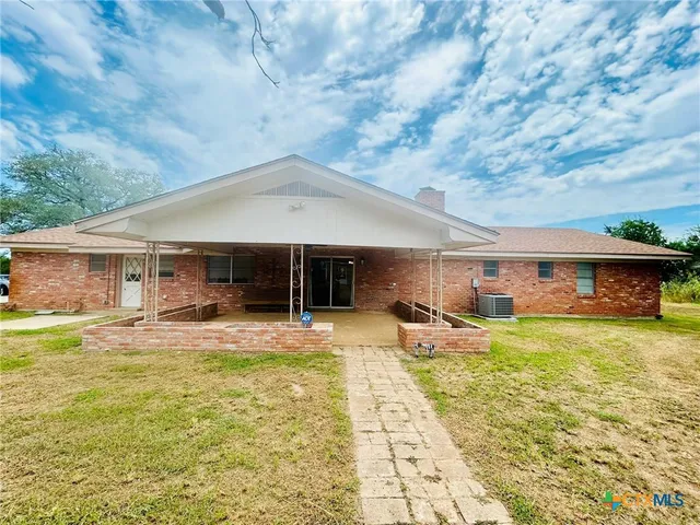 $2,000 | 1040 South S Highway, Nixon, TX 78140
