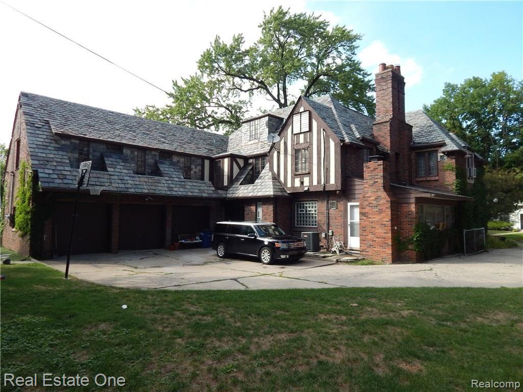 19265 Canterbury Road Detroit, MI 48221 - Photo 40 of 41 Back of home and 3 car garage