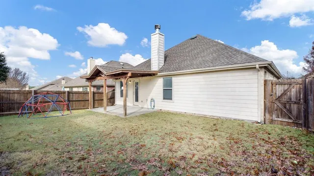 a view of a house with a yard and garage