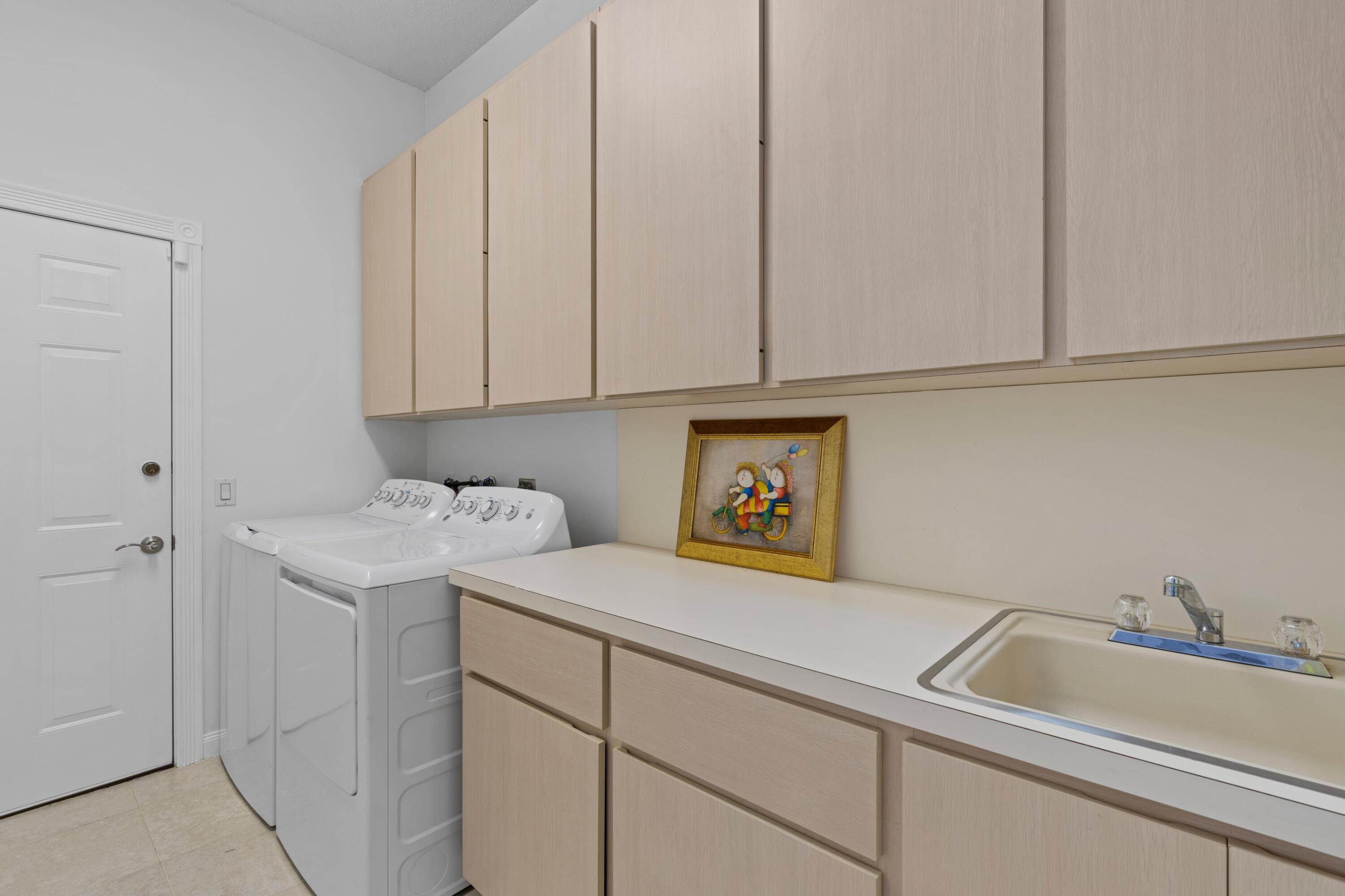 154 East Hampton Way Jupiter, FL 33458 - Photo 27 of 40 LAUNDRY ROOM