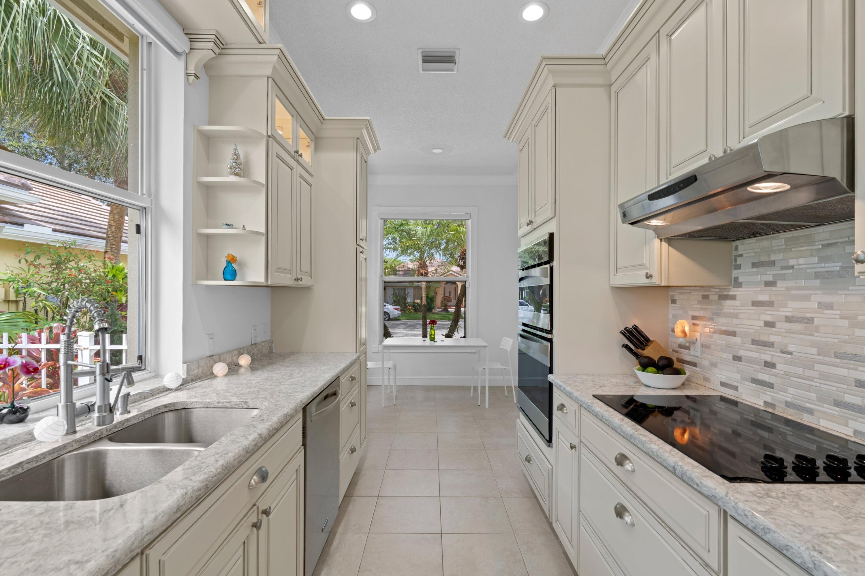 154 East Hampton Way Jupiter, FL 33458 - Photo 29 of 40 EXQUISITE KITCHEN