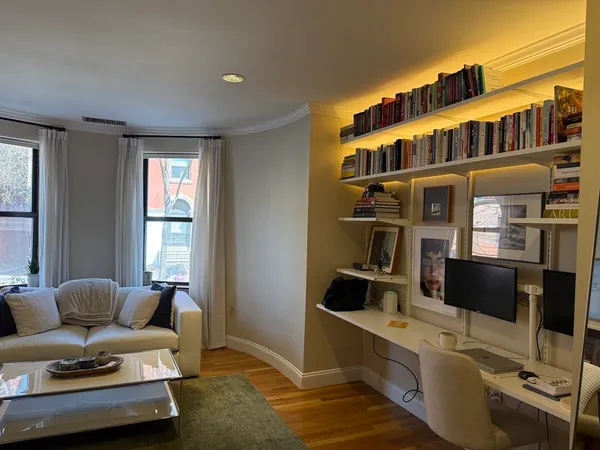 $3,300 | 108 Gainsborough Street, Unit 102W, Boston, MA 02115