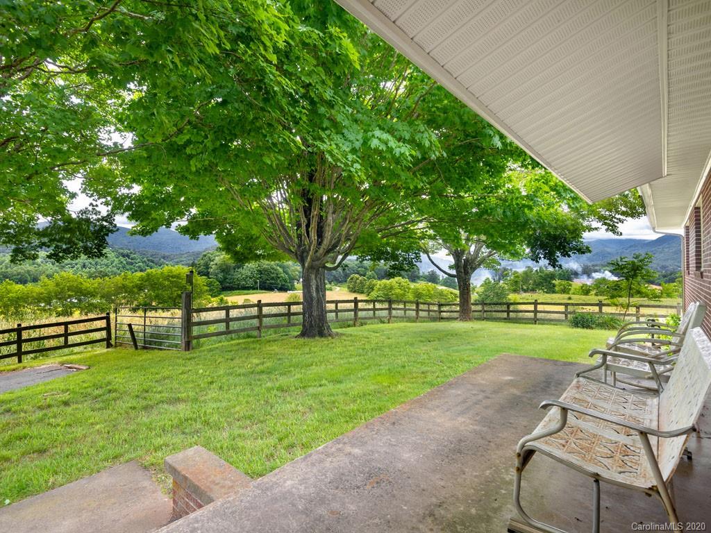 255 Palmer Road Waynesville, NC 28786 - Photo 4 of 13 Gallery Image 4