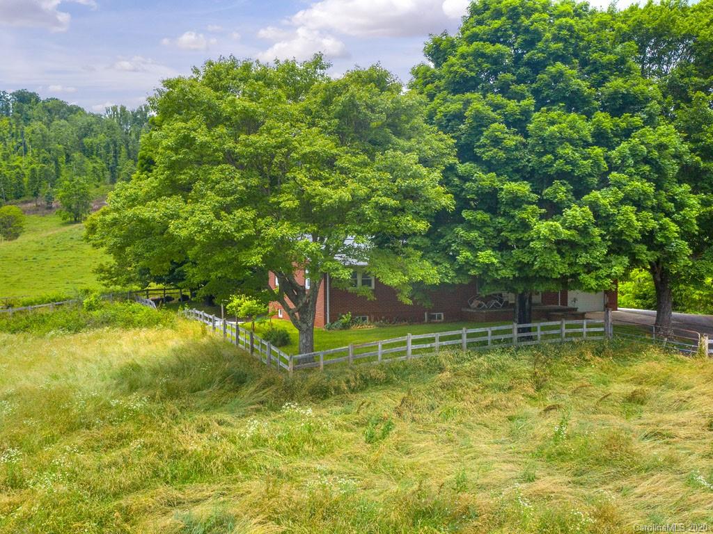255 Palmer Road Waynesville, NC 28786 - Photo 8 of 13 Gallery Image 8