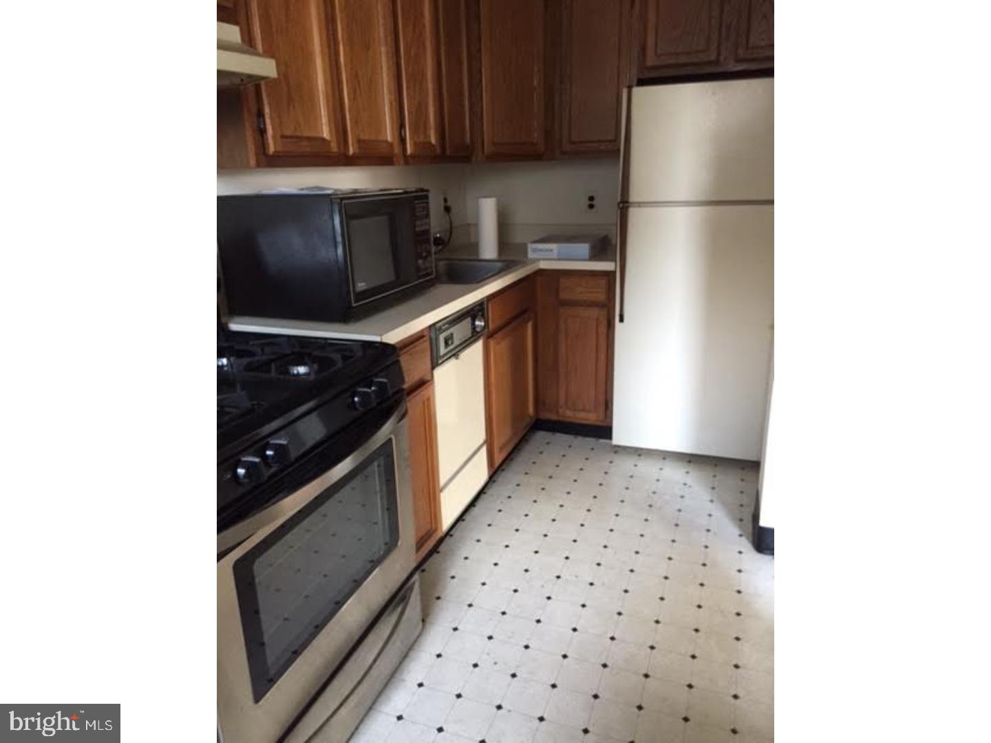 3909 Fairdale Road Philadelphia, PA 19154 - Photo 7 of 21 Kitchen