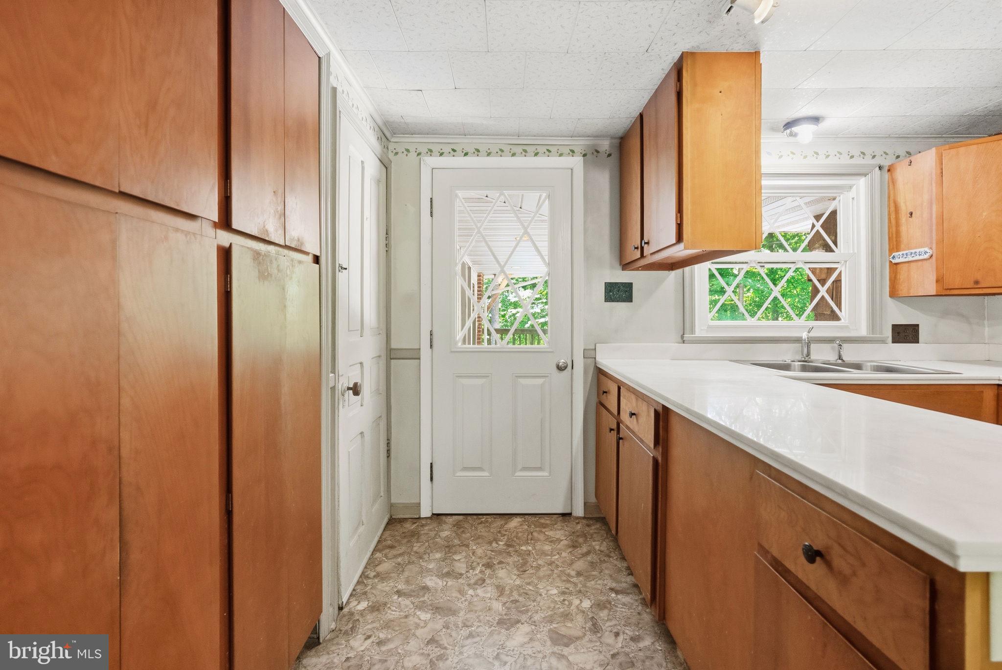 1701 Bahr Road Pottstown, PA 19464 - Photo 4 of 48