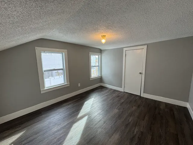 $279,000 | 33 Oak Street, Derby, CT 06418