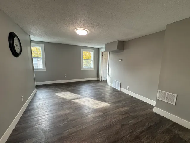 $279,000 | 33 Oak Street, Derby, CT 06418