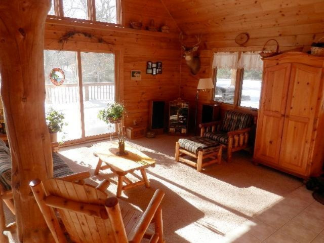 11784 Amber Road Manistee, MI 49660 - Photo 4 of 30 Sunny living room