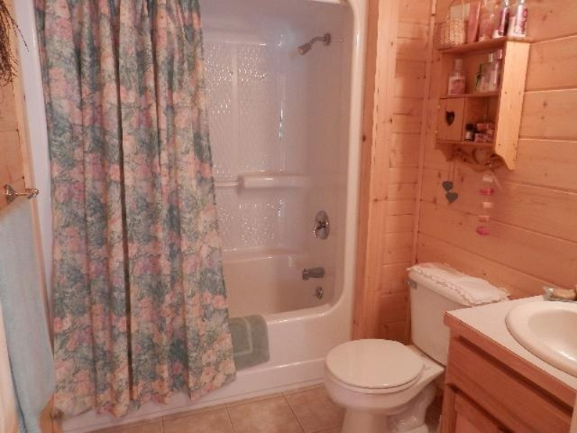 11784 Amber Road Manistee, MI 49660 - Photo 9 of 30 Main floor hall bathroom