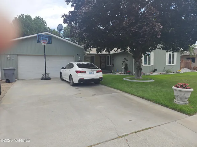 a car parked in front of white house