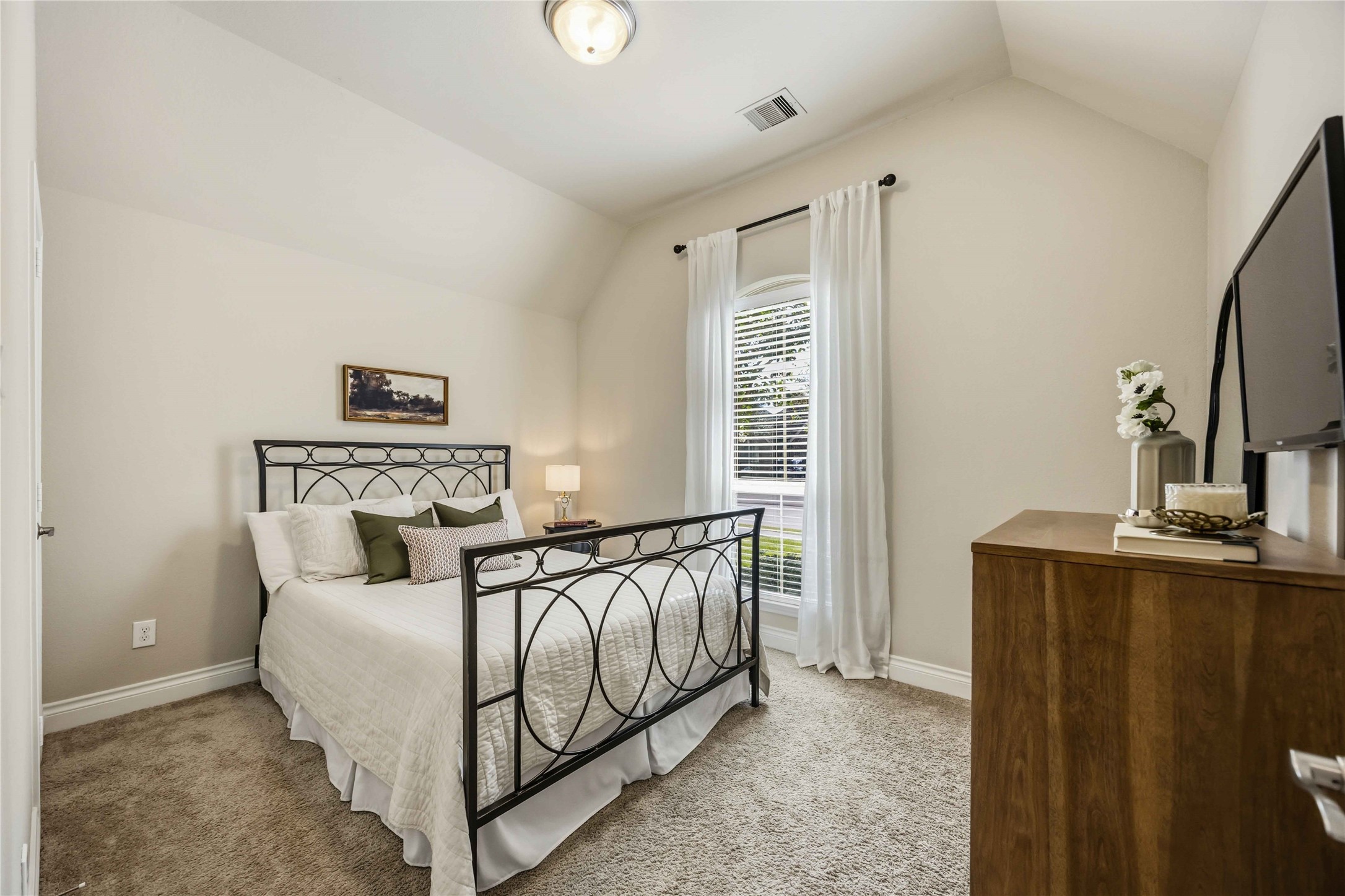 2909 Oakmist Ridge Lane Pearland, TX 77584 - Photo 15 of 25 Bedroom 2 of 2