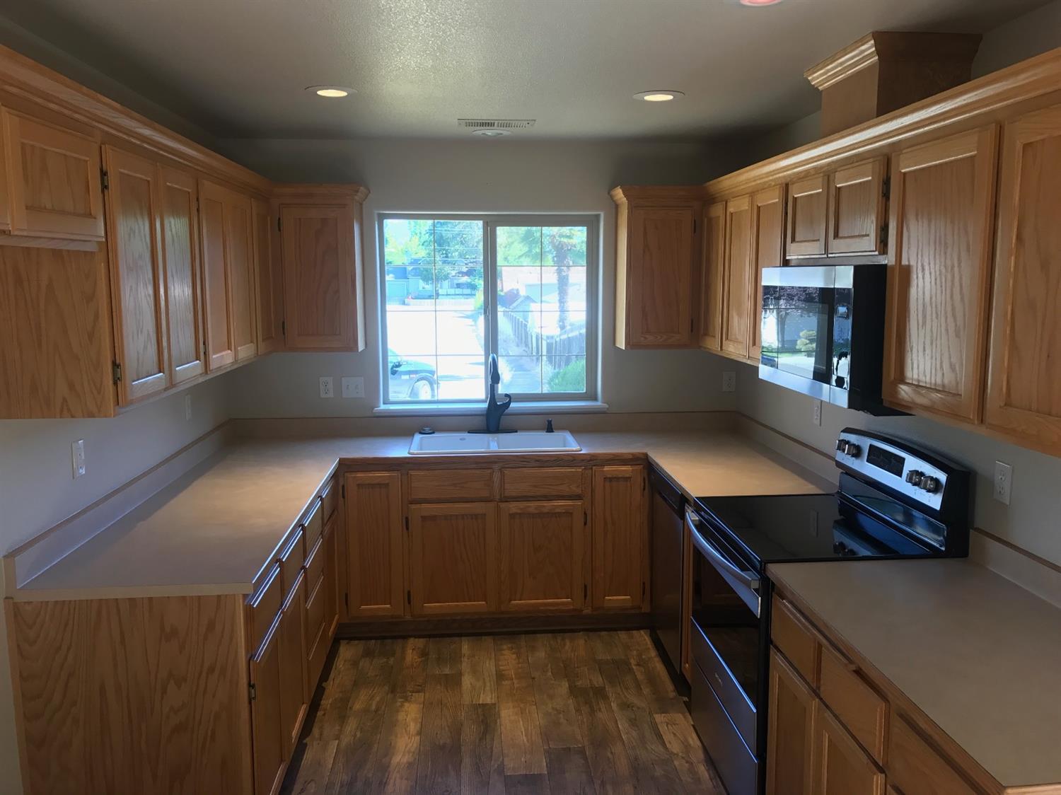 1260 Rockingham Place Grants Pass, OR 97527 - Photo 2 of 8 Additional Photo
