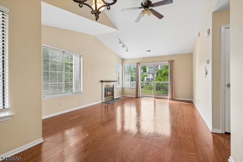 40 Ray Court Bedminster, NJ 07921 - Photo 3 of 25