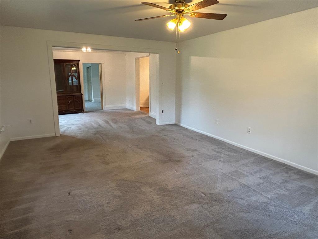 302 North Commerce Savoy, TX 75479 - Photo 8 of 32 an empty room with a bathroom