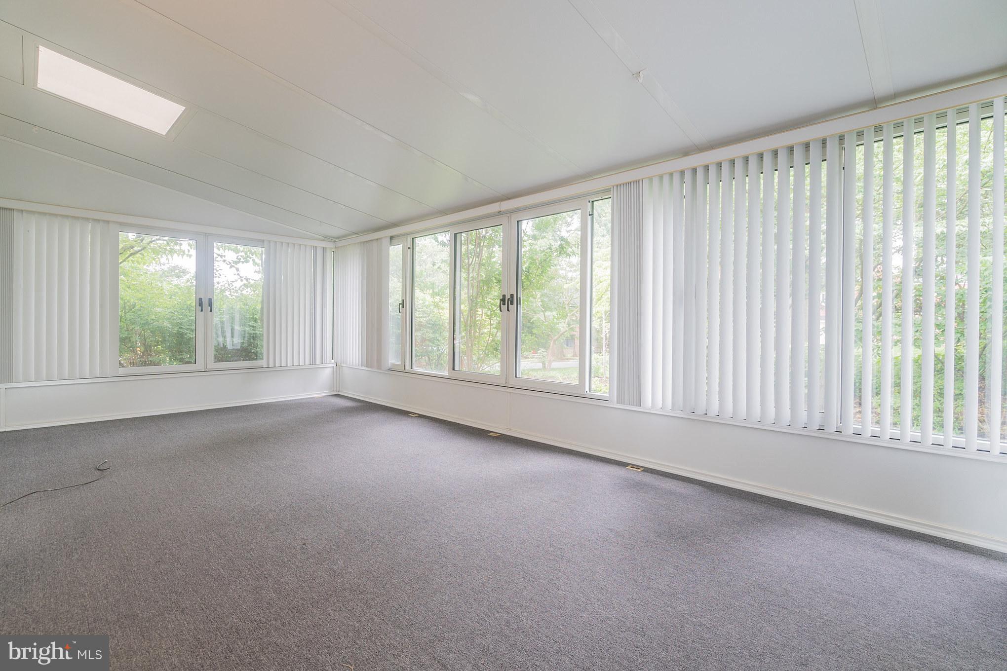 6104 28th Street North Arlington, VA 22207 - Photo 26 of 30 an empty room with windows