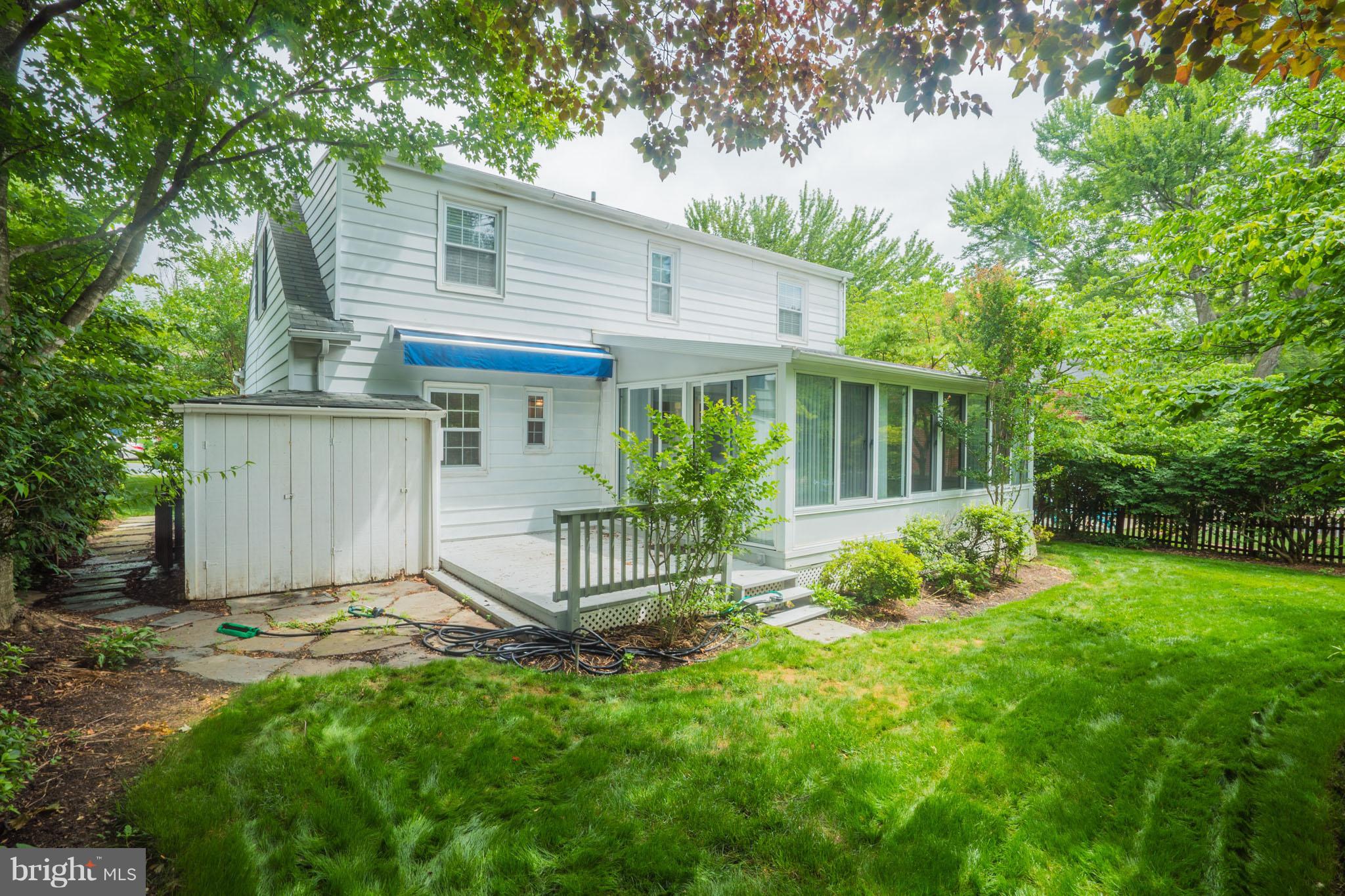 6104 28th Street North Arlington, VA 22207 - Photo 29 of 30 a view of a house with backyard and a tree