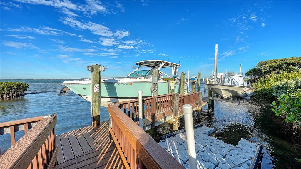 3530 Mistletoe Lane Longboat Key, FL 34228 - Photo 17 of 55 Gallery Image 17