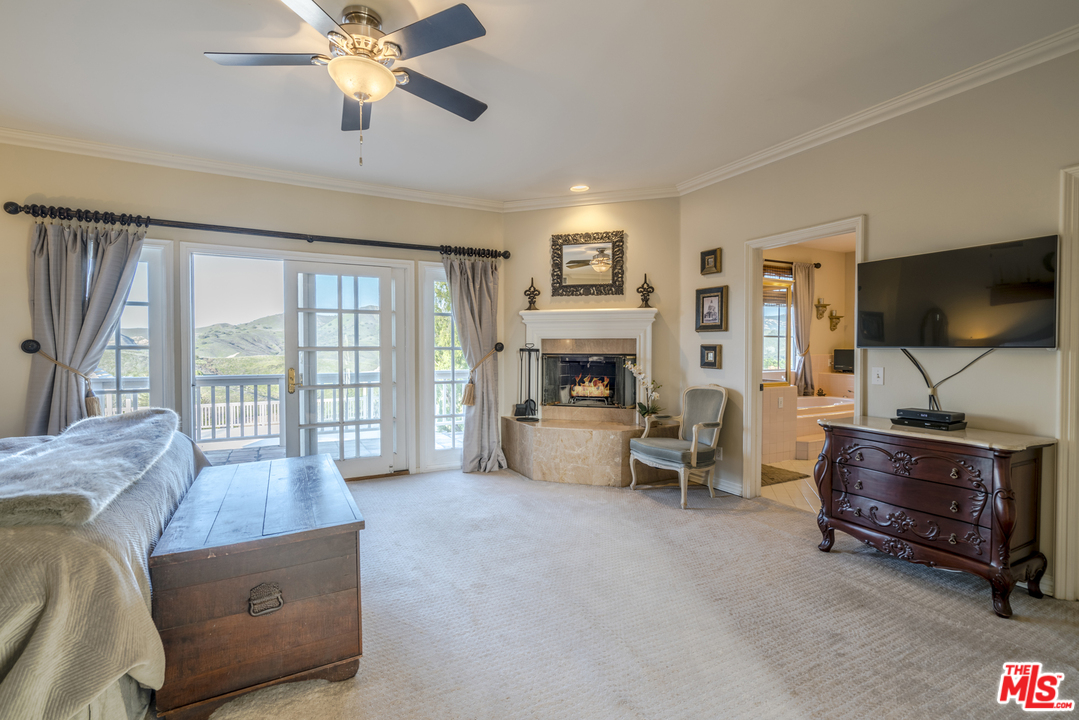 3826 Marks Road Calabasas, CA 91301 - Photo 13 of 38