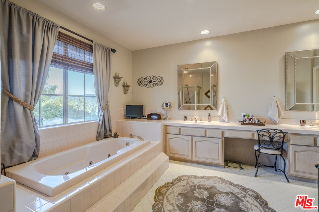 3826 Marks Road Calabasas, CA 91301 - Photo 14 of 38