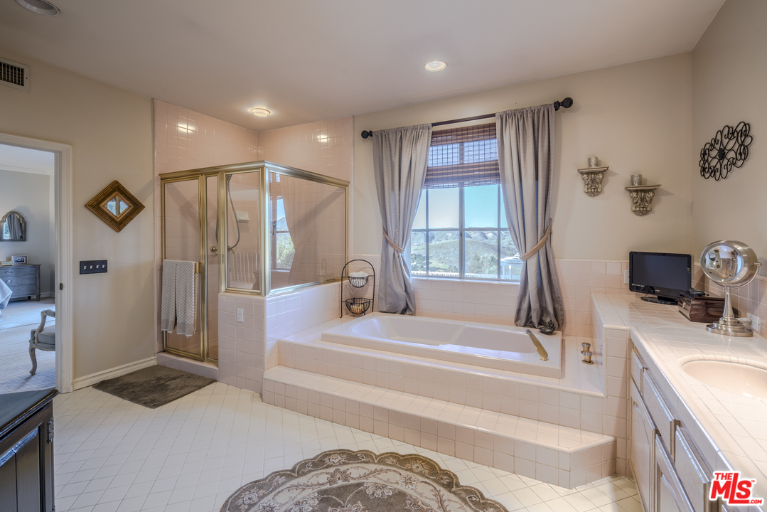 3826 Marks Road Calabasas, CA 91301 - Photo 16 of 38