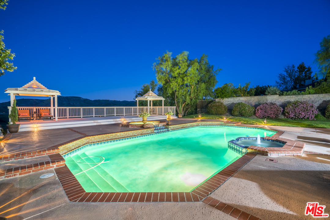 3826 Marks Road Calabasas, CA 91301 - Photo 3 of 38