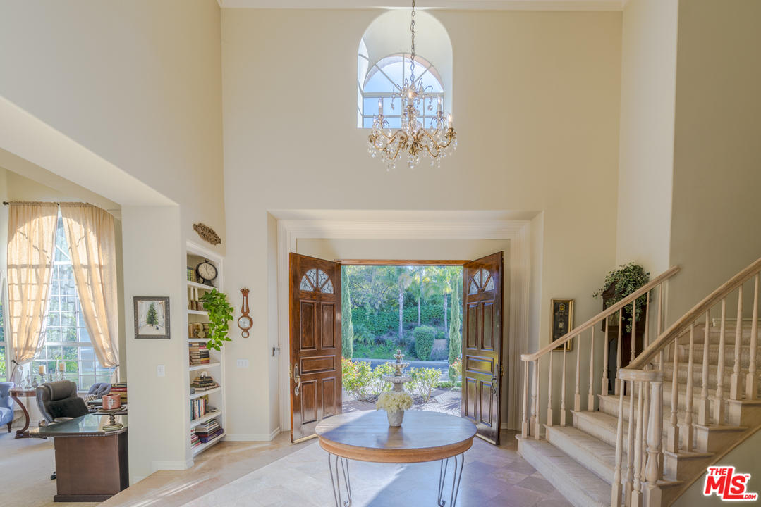 3826 Marks Road Calabasas, CA 91301 - Photo 4 of 38