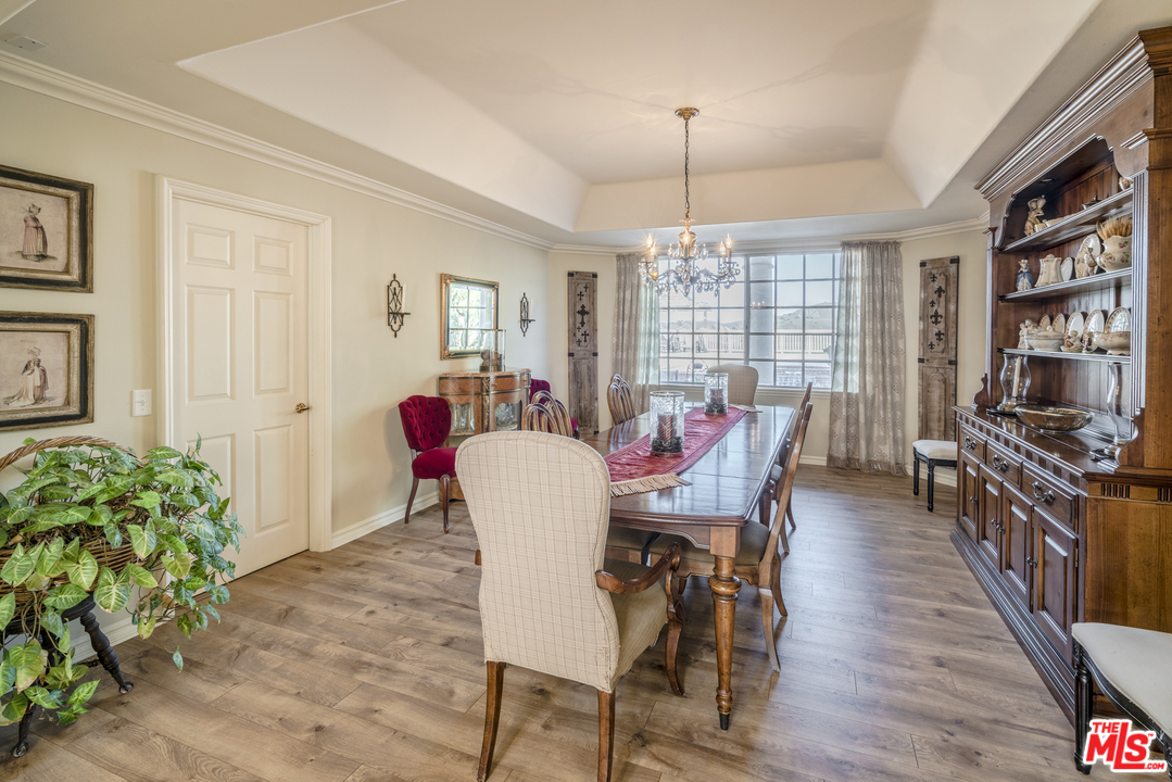 3826 Marks Road Calabasas, CA 91301 - Photo 6 of 38