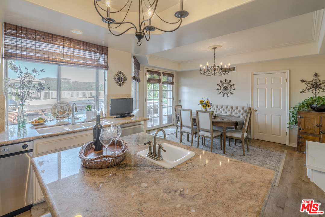 3826 Marks Road Calabasas, CA 91301 - Photo 8 of 38