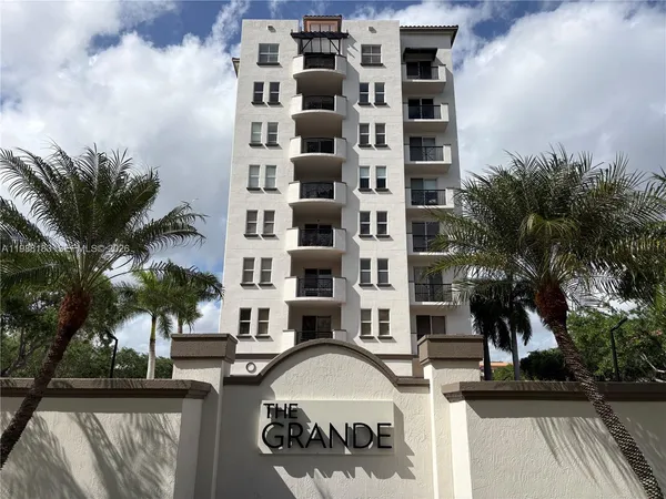 $479,000 | 9021 Southwest 94th Street, Unit 308, Miami, FL 33176