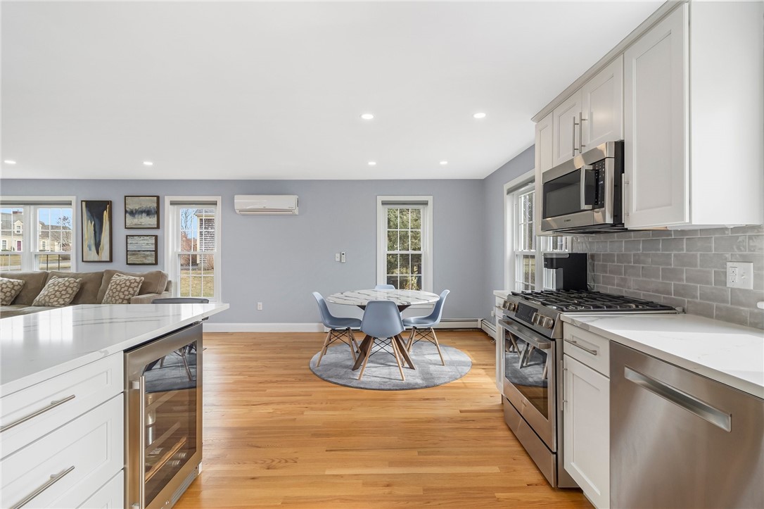 53 River Run Middletown, RI 02842 - Photo 10 of 33
