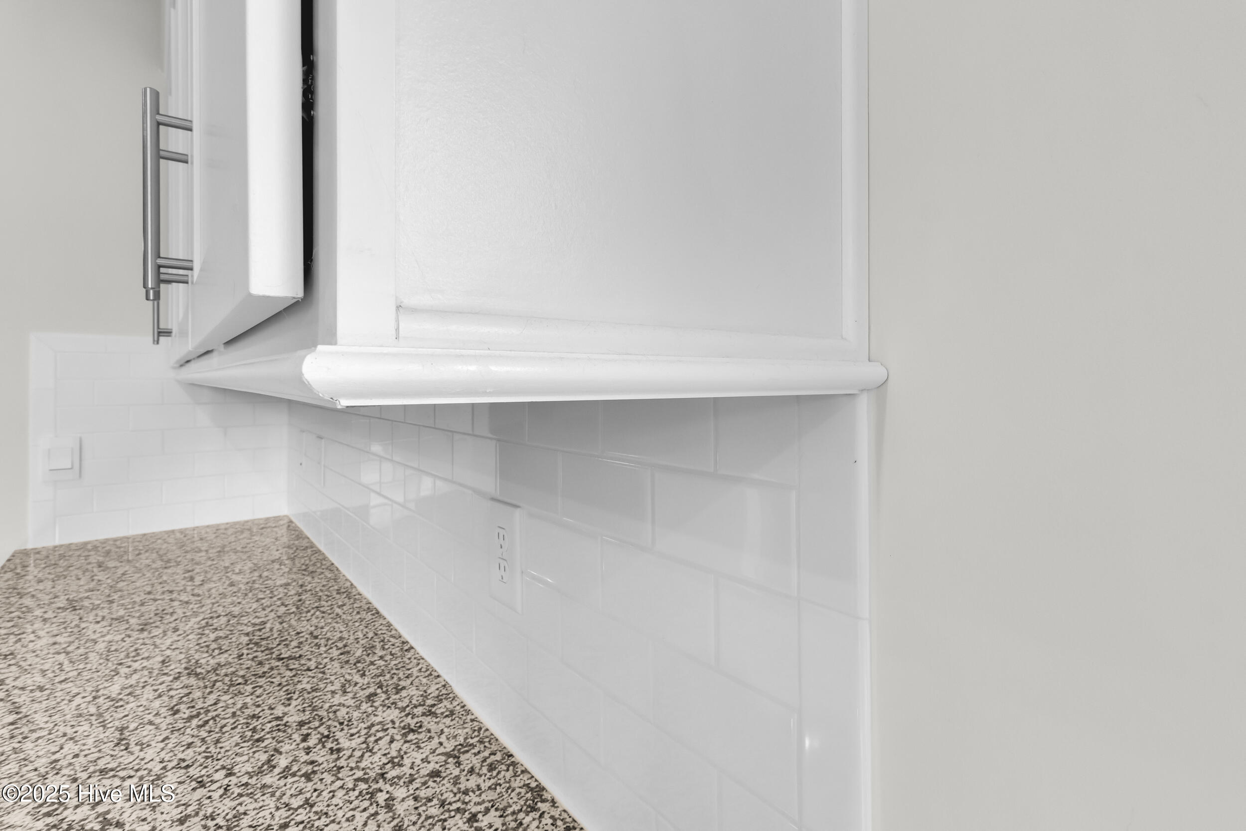 119 Perrytown Loop Road New Bern, NC 28562 - Photo 12 of 29 Beautiful Backsplash