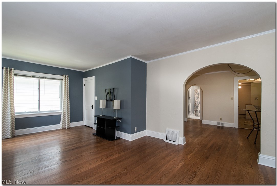 4683 Liberty Road Cleveland, OH 44121 - Photo 4 of 23