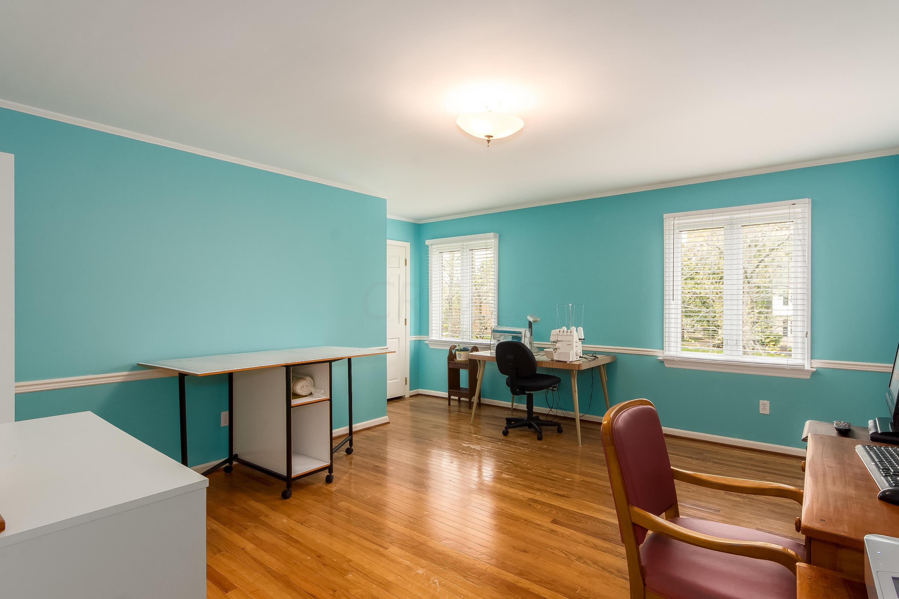 2481 Sandover Road Columbus, OH 43220 - Photo 15 of 40