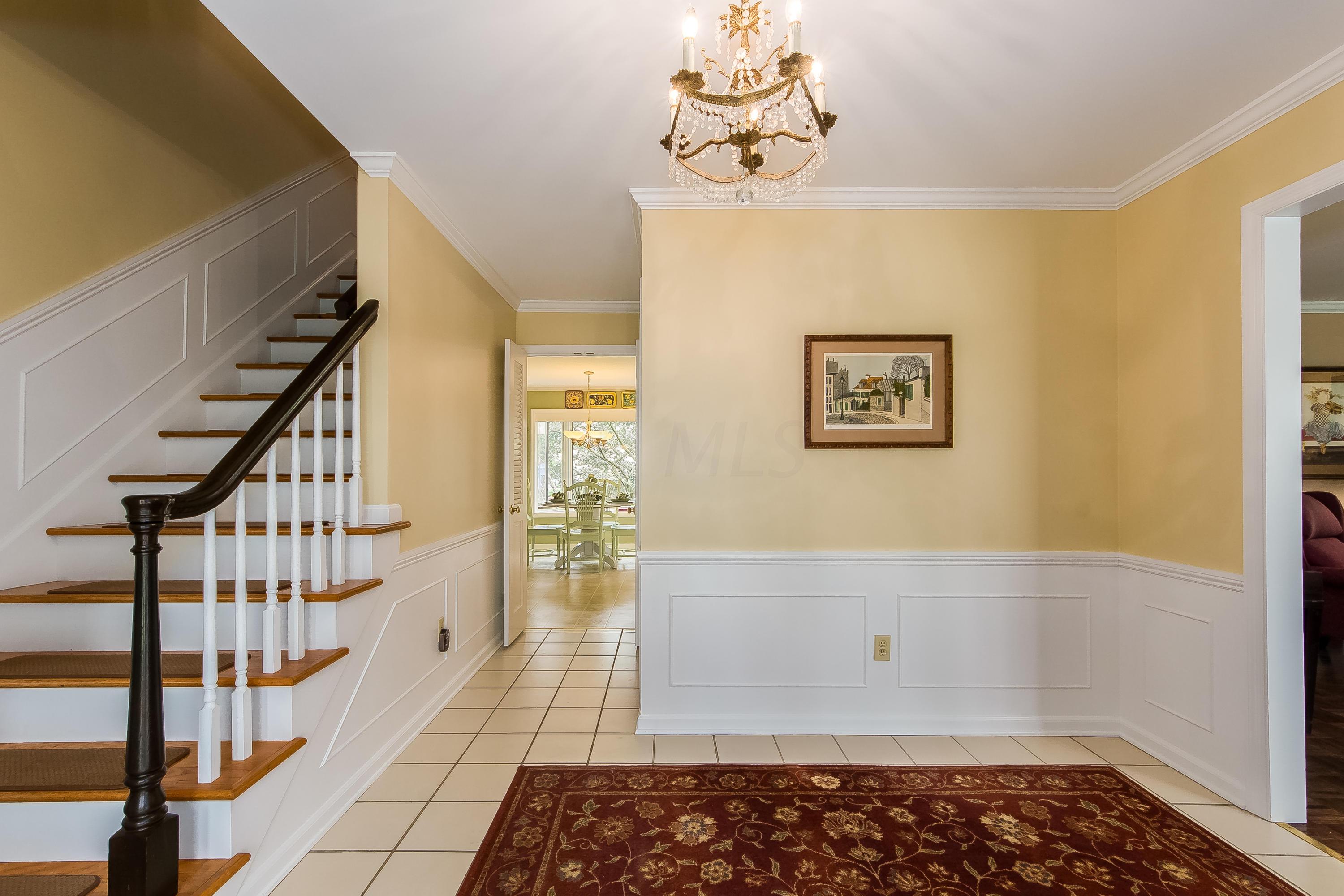2481 Sandover Road Columbus, OH 43220 - Photo 2 of 40