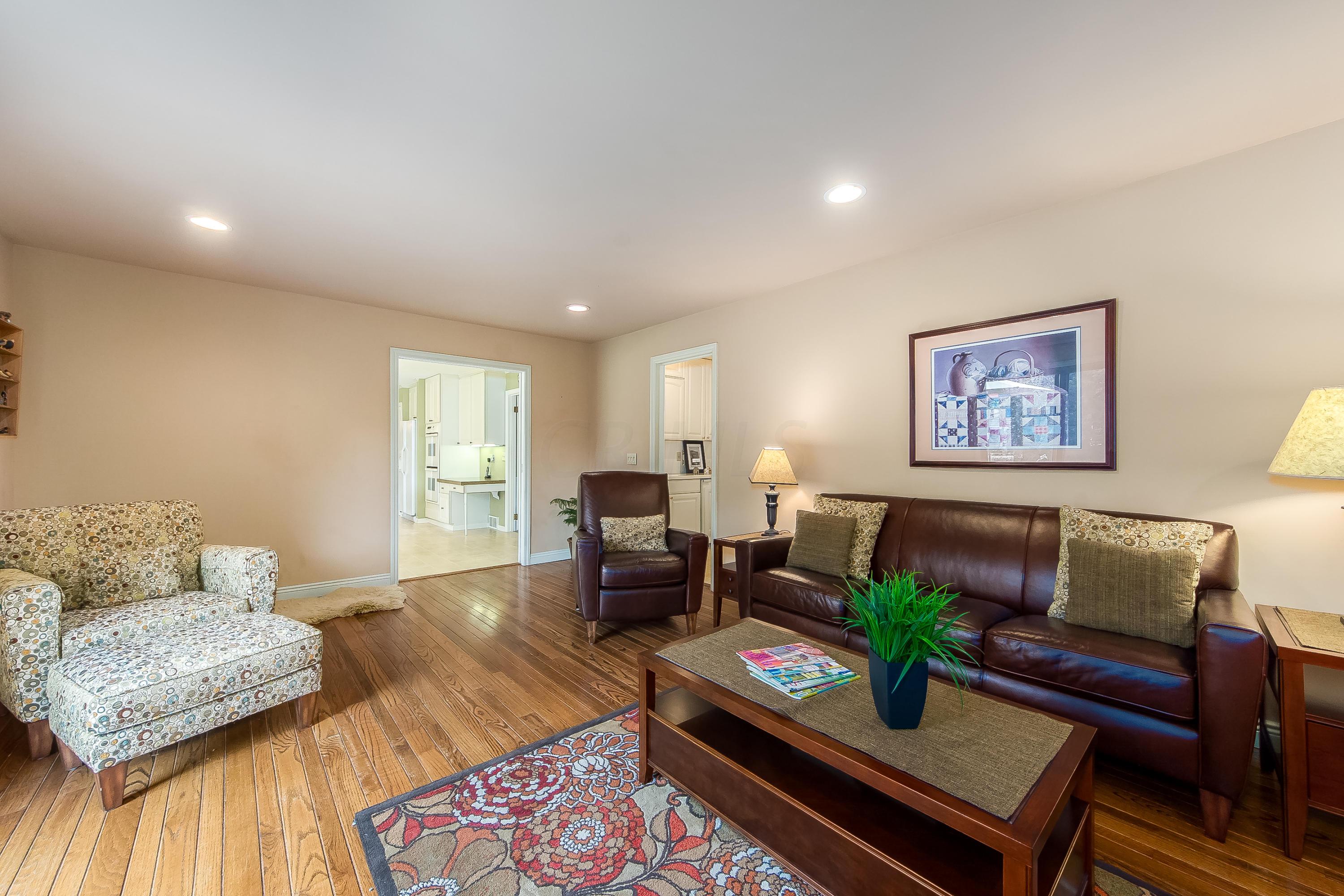 2481 Sandover Road Columbus, OH 43220 - Photo 23 of 40