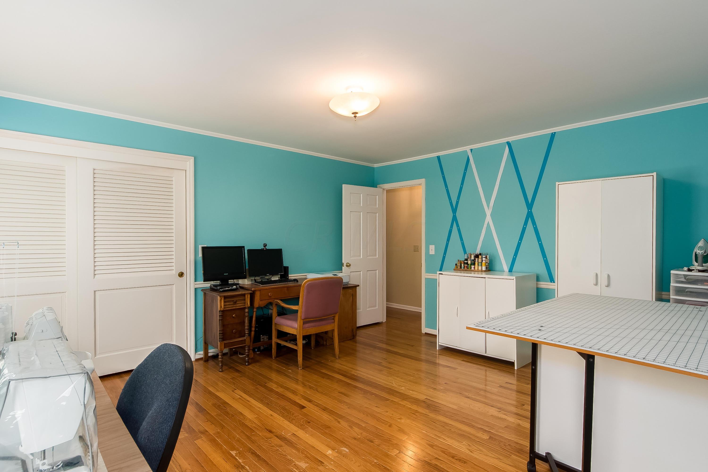 2481 Sandover Road Columbus, OH 43220 - Photo 34 of 40