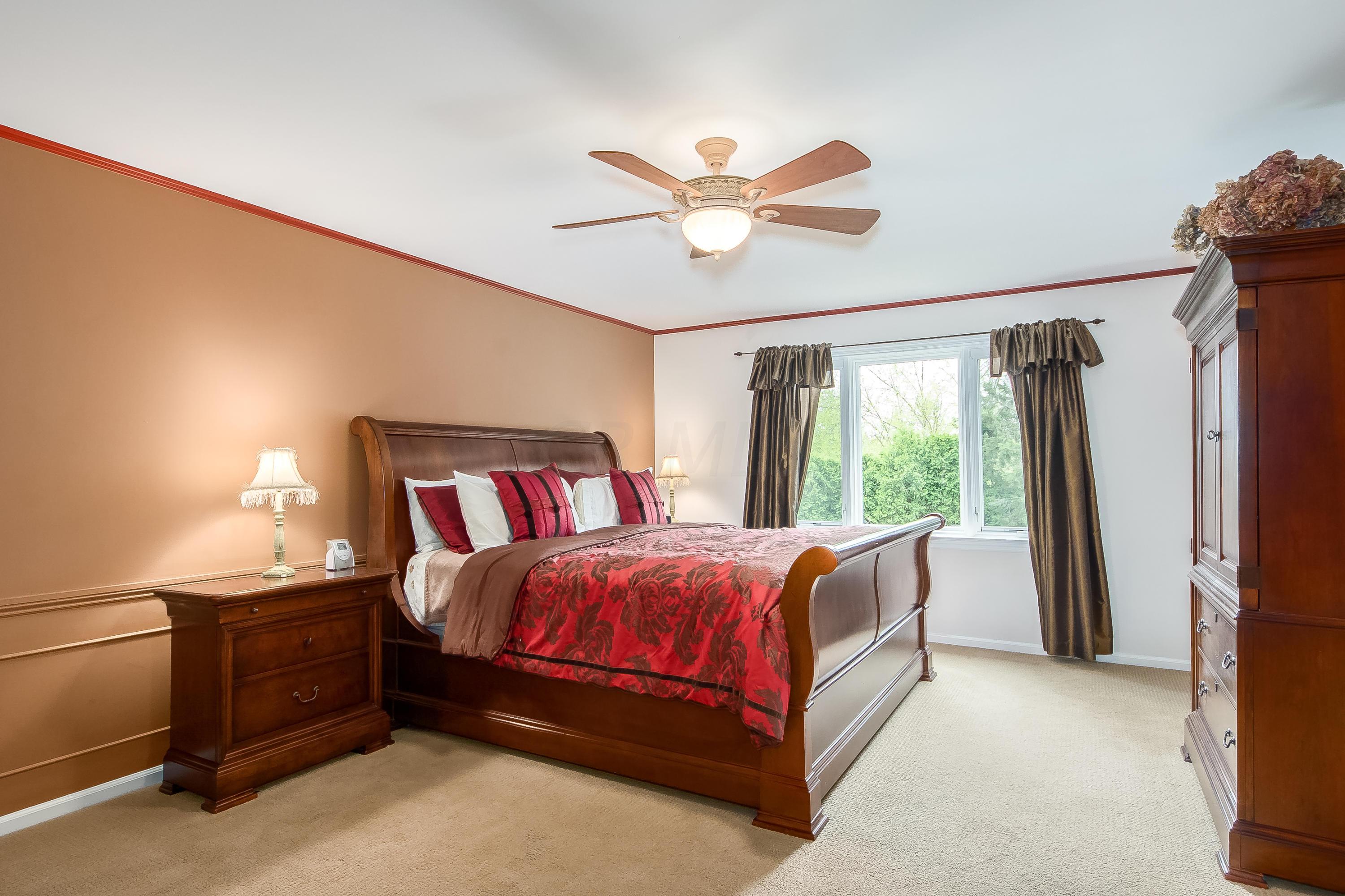 2481 Sandover Road Columbus, OH 43220 - Photo 9 of 40