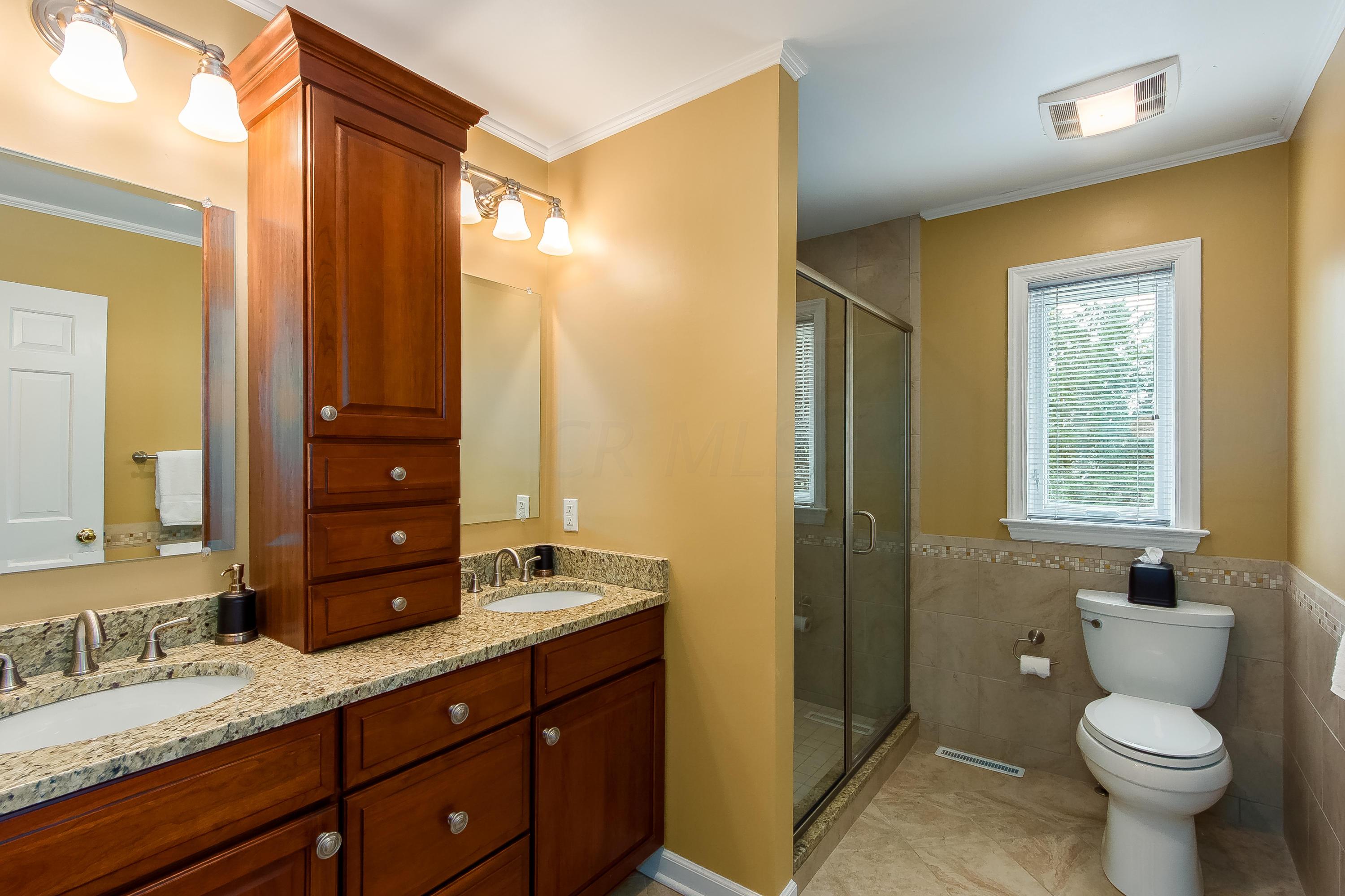 2481 Sandover Road Columbus, OH 43220 - Photo 10 of 40