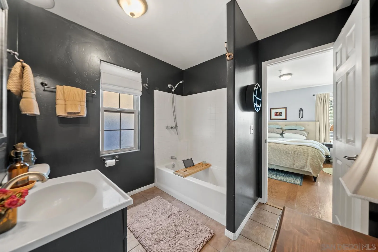 5058 Acorn Patch Road Julian, CA 92036 - Photo 27 of 67 Jack & Jill Bathroom