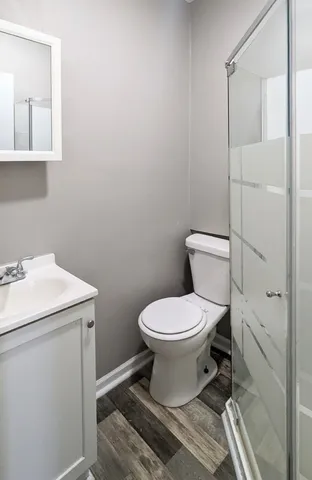 $925 | 832 Richards Street, Unit 2E, Joliet, IL 60433