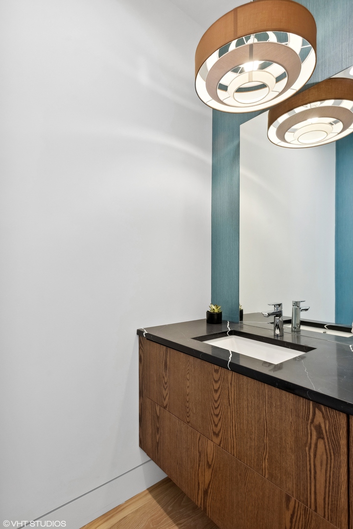 Undisclosed Address Chicago, IL 60657 - Photo 11 of 39