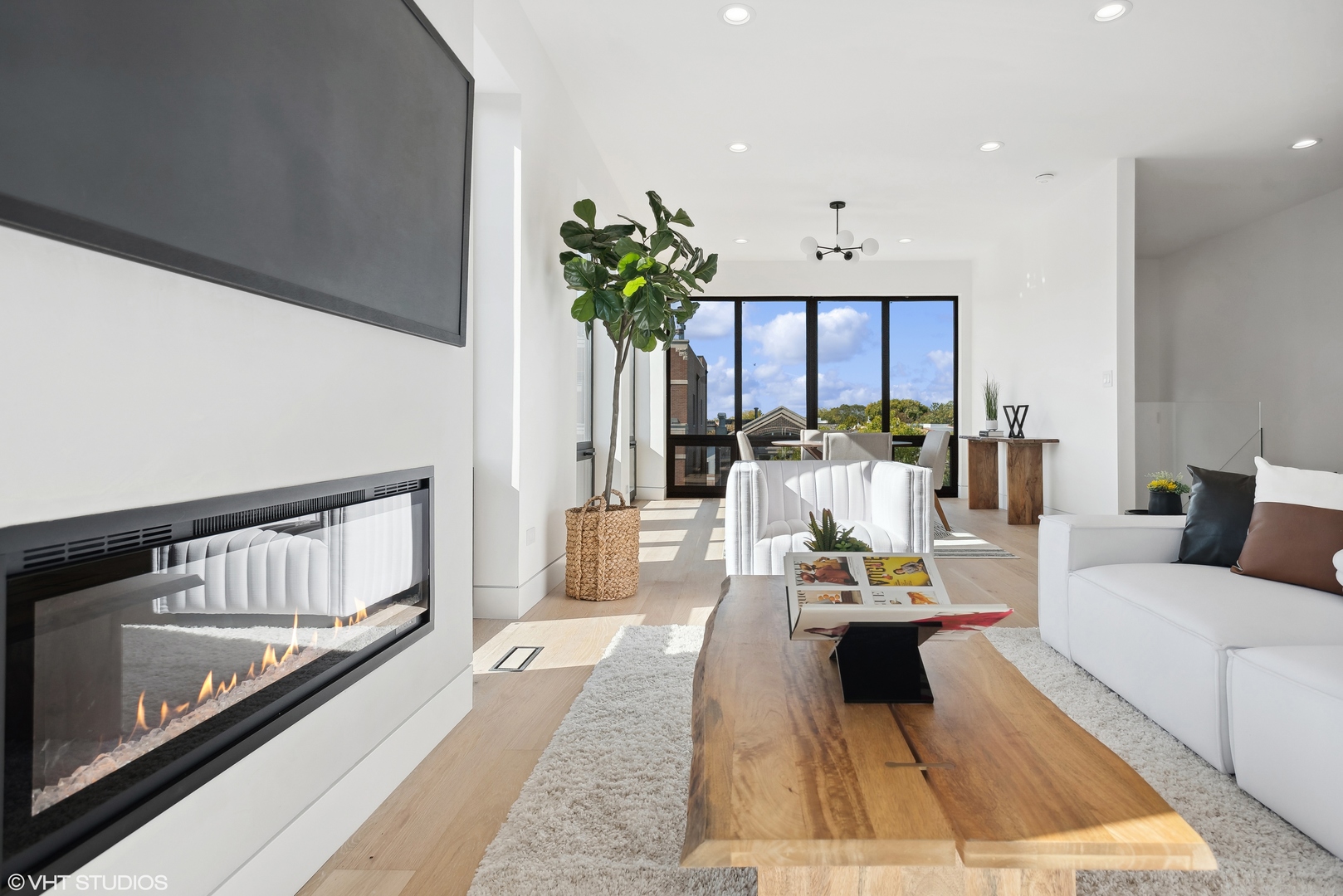 Undisclosed Address Chicago, IL 60657 - Photo 26 of 39 a living room with furniture and a potted plant