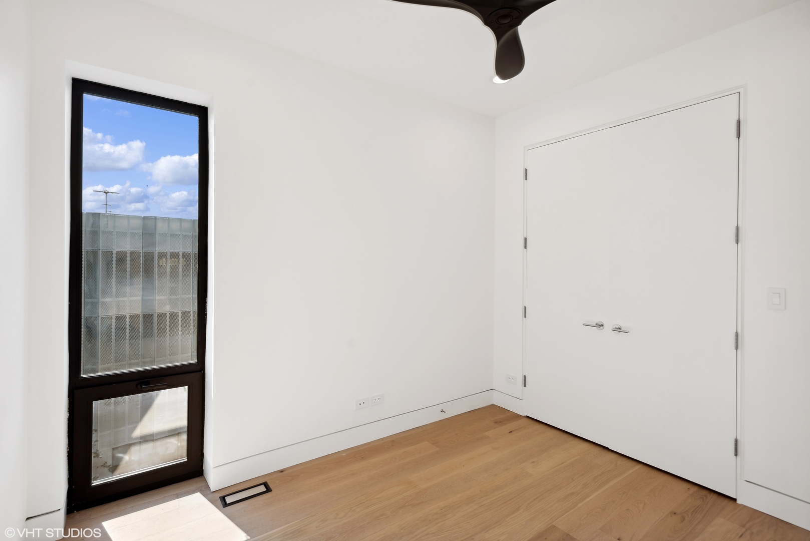 Undisclosed Address Chicago, IL 60657 - Photo 29 of 39 a view of an empty room