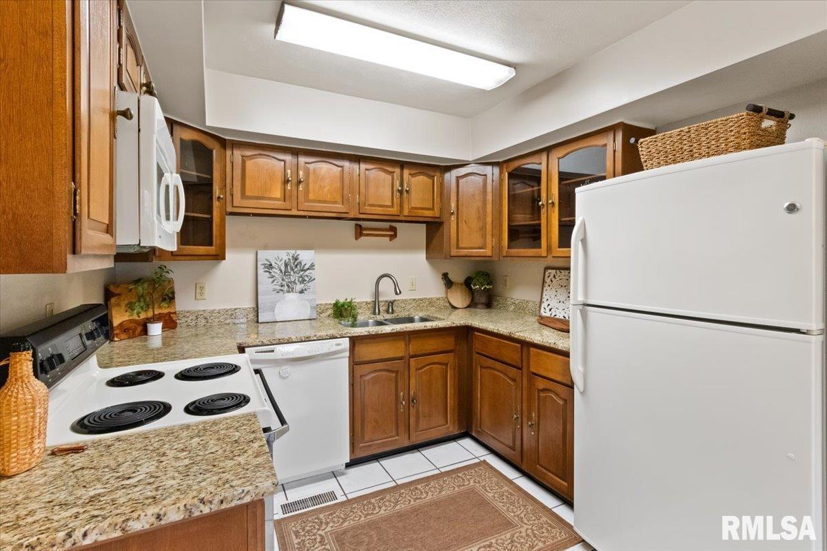 6529 North Post Oak Road Peoria, IL 61615 - Photo 15 of 54