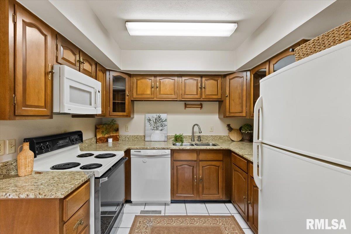 6529 North Post Oak Road Peoria, IL 61615 - Photo 16 of 54