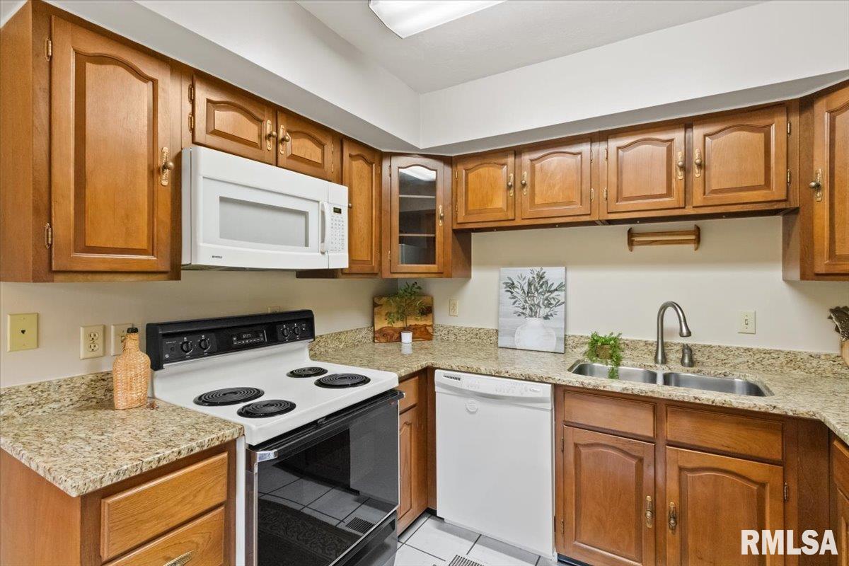 6529 North Post Oak Road Peoria, IL 61615 - Photo 17 of 54