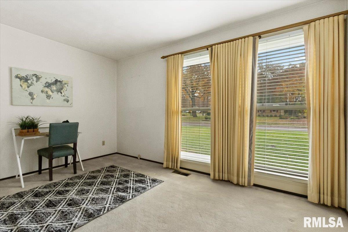 6529 North Post Oak Road Peoria, IL 61615 - Photo 29 of 54