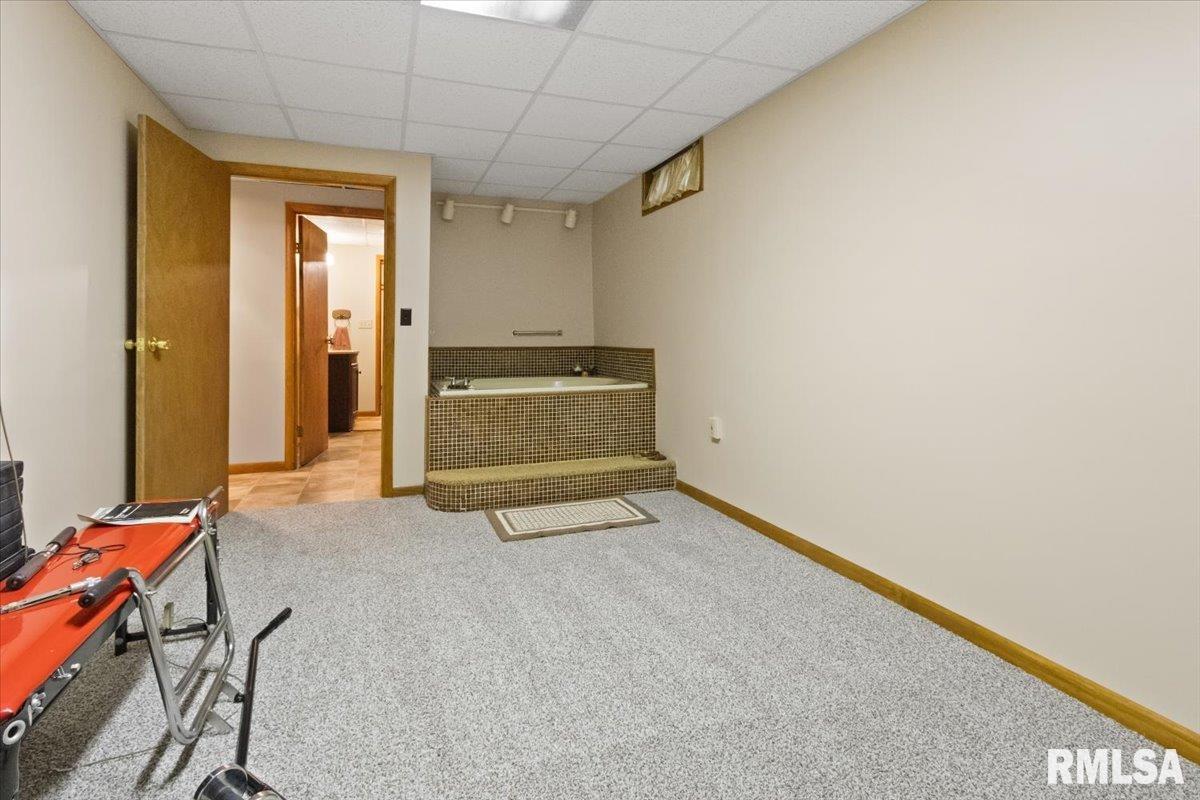 6529 North Post Oak Road Peoria, IL 61615 - Photo 46 of 54