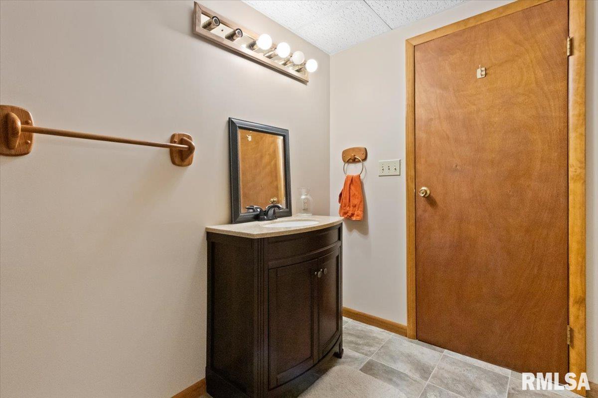 6529 North Post Oak Road Peoria, IL 61615 - Photo 47 of 54